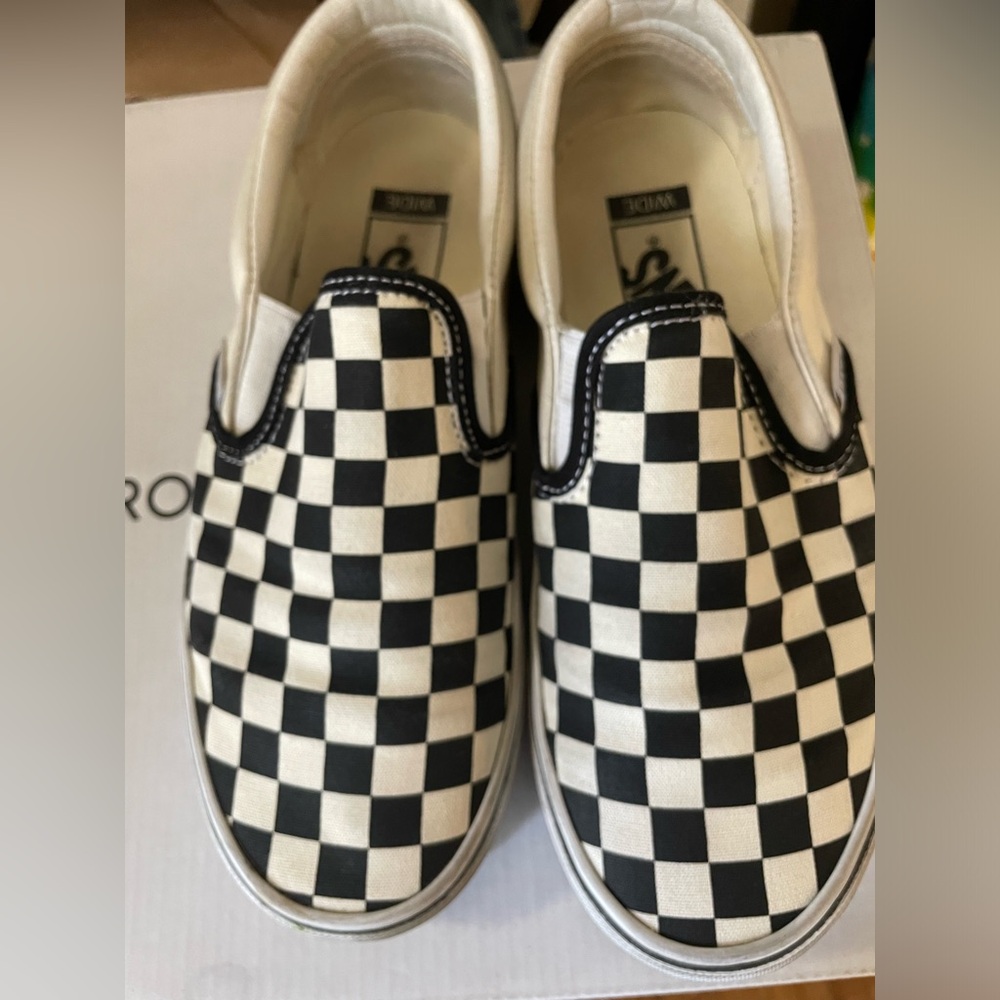 Vans Black and White checkered WIDE FIT Women’s